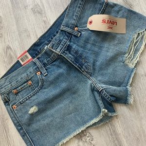 NWT LEVIS DISTRESSED SHORT SHORTS